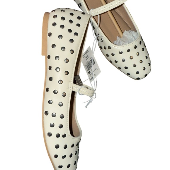 Ophelia Roe White Studded Mary Jane Flats Size 8 NWT - Picture 3 of 3